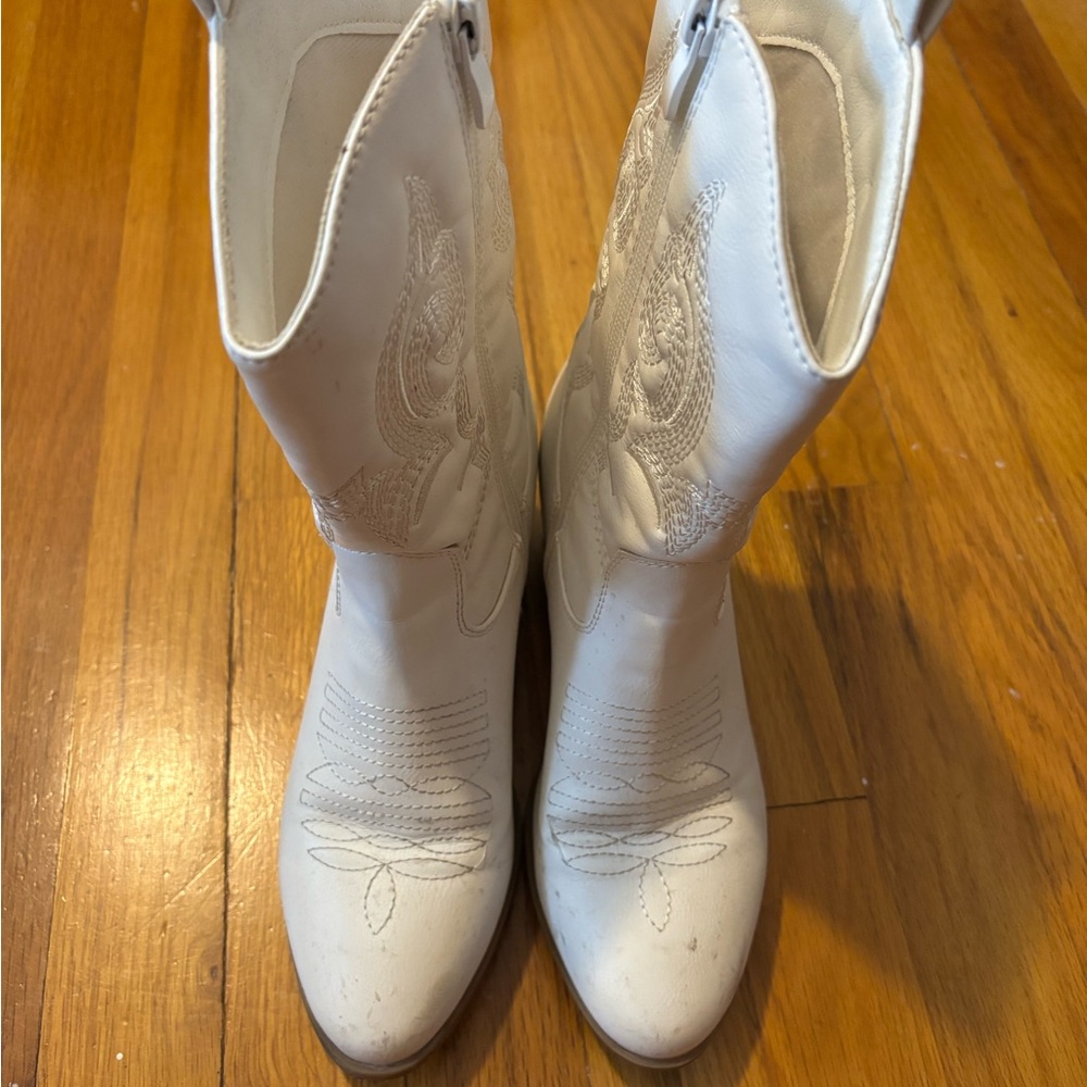 White Embroidered Women's Boots